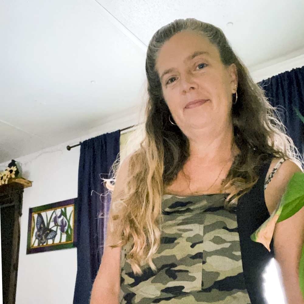 Meet your Posher, Nicole - Picture 3 of 6
